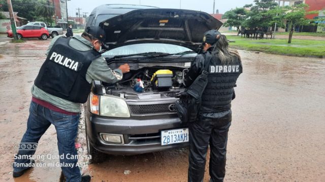 Identifican a dos presuntos involucrados en la comercialización de autos robados de Chile