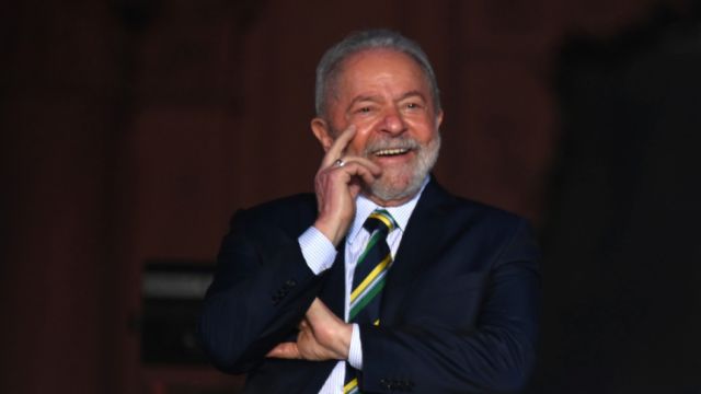 Lula da Silva lanza su candidatura a la presidencia