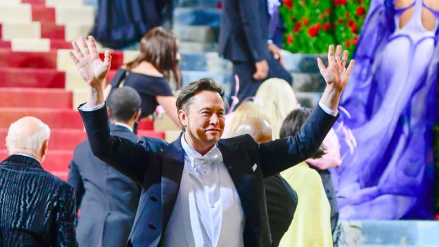 Elon Musk planea despedir cerca de 900 empleados de Twitter cuando se complete la adquisición de la red social