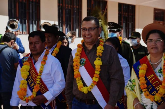 Autoridades conmemoran los 75 años de El Puente