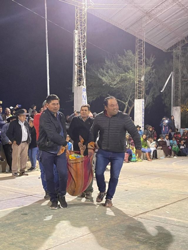 La entrega del trueque, cántaro de chicha