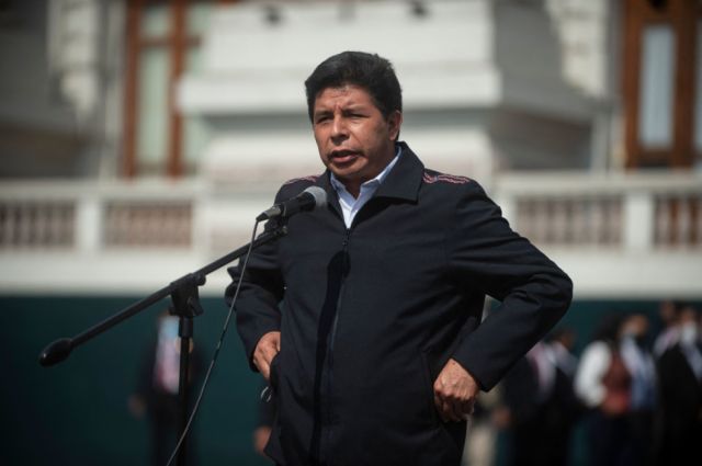 Castillo rechaza insistentes acusaciones de corrupción