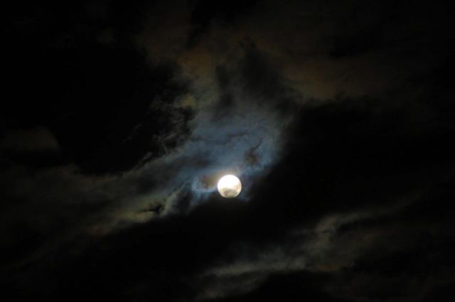 Nubosidad en Tarija impidió ver el Eclipse Total de Luna