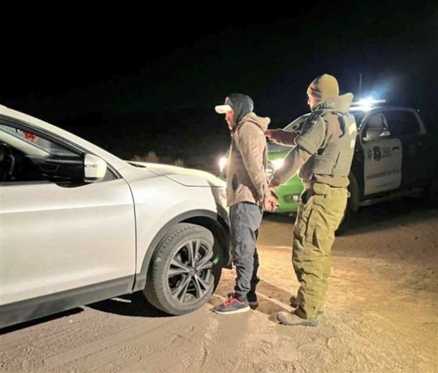 Capturan a dos bolivianos en frontera de Chile por la tenencia de un vehículo robado