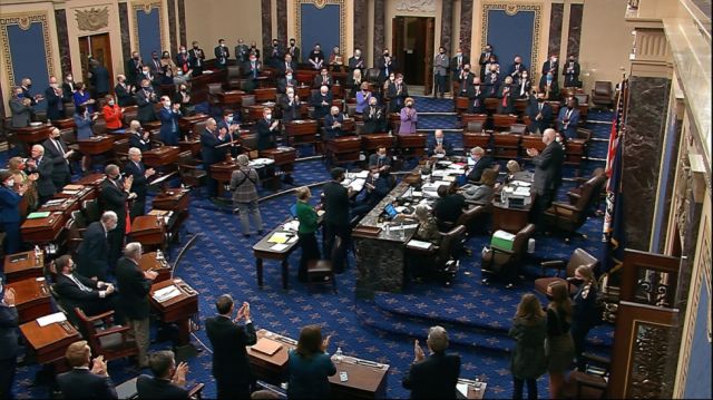 Senado de EEUU aprueba $us 40 mil MM para Ucrania