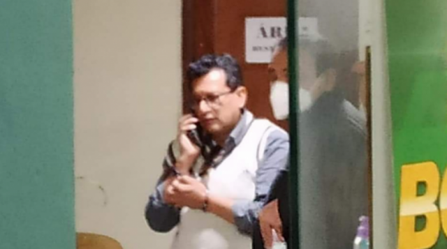 Max Mendoza llega aprehendido a La Paz