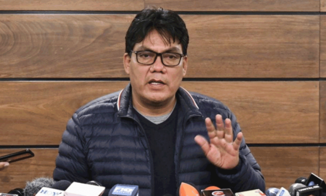 Plantean investigar a docentes que ejercieron sin cumplir requisitos, incluido García Linera