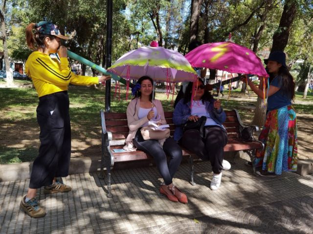 Susurradoras en el parque Bolívar.