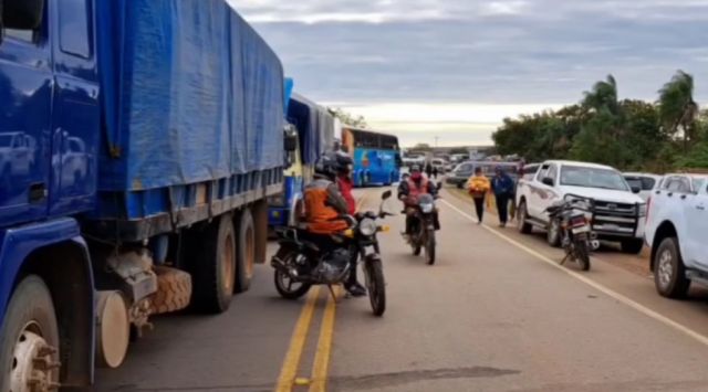 Transportistas se suman al bloqueo en Cuatro Cañadas