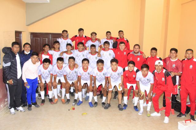 Los jugadores de la selección tarijeña  Sub-16 que jugaron el Provincial Sub-19 