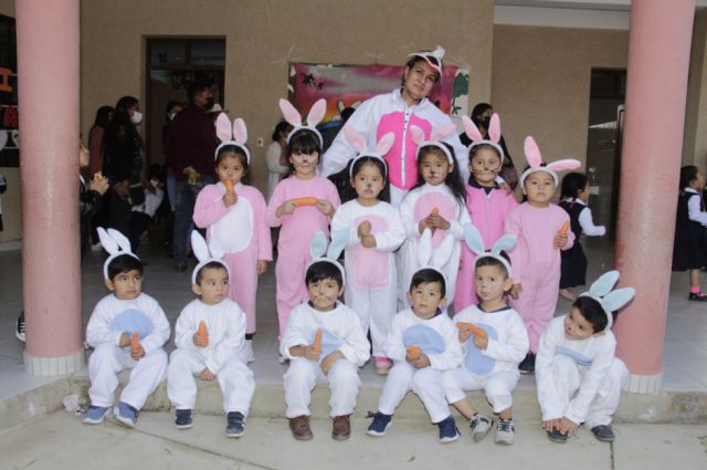 “Los conejos” del 1ºA con la profesora Alejandra.