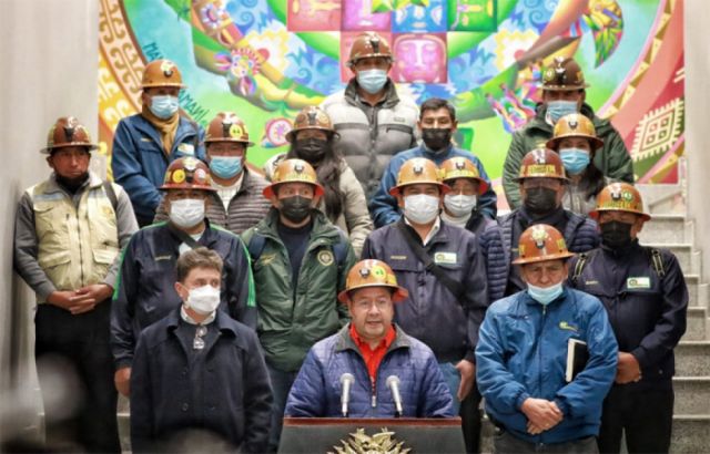 Gobierno y cooperativas auríferos firman acuerdo para luchar contra la minería ilegal