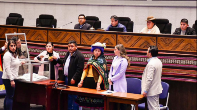 A un mes de la primera votación, en el Legislativo todavía no hay consenso para elegir al Defensor