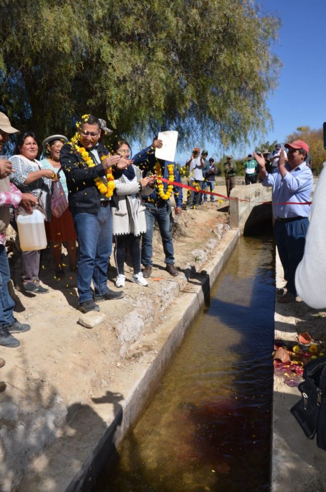 Regantes estrenan sifones y canales de agua 
