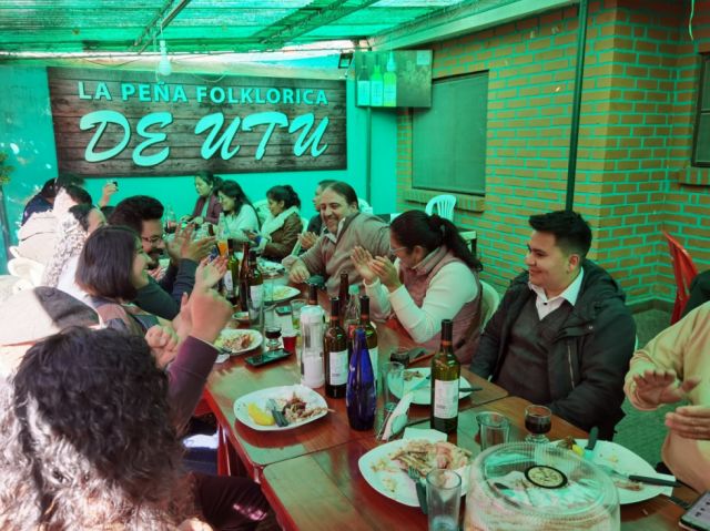 Animado festejo del personal de El País.