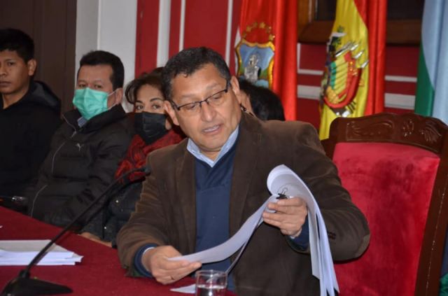 Gobernador de Tarija denuncia persecución jurídica por parte del MAS