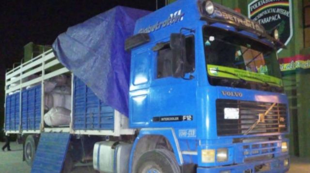 Llevaban camión con 157 taques de coca indocumentada y quisieron sobornar a policías con Bs30 mil