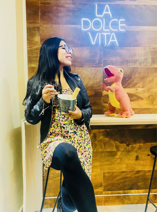 Viviana Marca con el T.Rex que empezó todo.