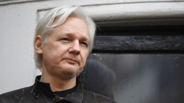 El Gobierno británico aprueba la extradición de Julian Assange a EE.UU., donde se enfrenta a 175 años de prisión