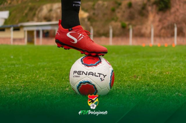 El fútbol nacional se jugará con el balón “S11 ECOKNIT”
