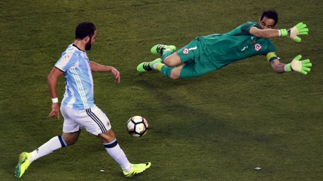 Higuaín confesó el gol errado que más lamenta con Argentina 