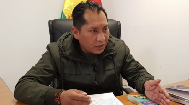 En el MAS apuntan a autoridades policiales de encubrir y "armar" la escena del triple asesinato