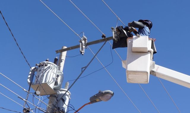 Molina: Casi la mitad de la población boliviana ahorra en el consumo de electricidad