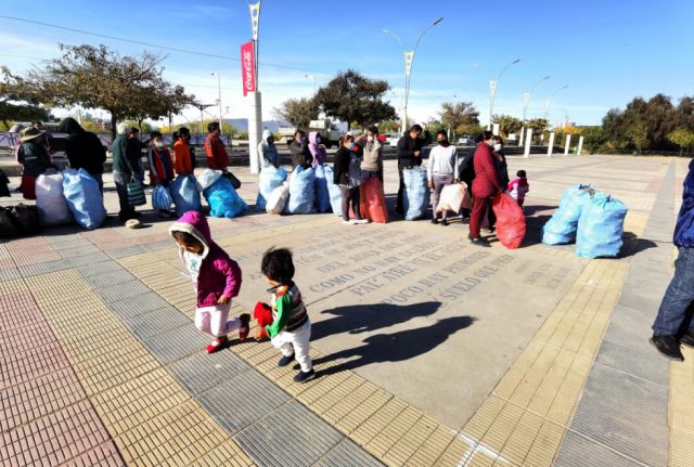 Intercambio de botellas por Coca-Cola revela micro economía impulsada por la niñez