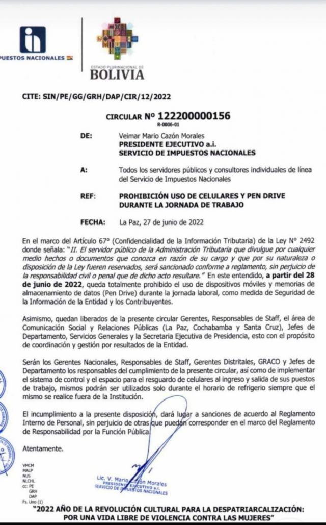 Impuestos prohíbe a sus trabajadores usar celulares en horas laborales