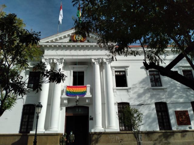 Gobernación orgullosa.
