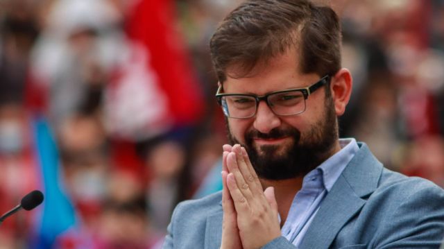 Boric llama a debatir borrador de nueva Constitución