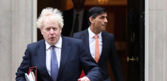 Boris Johnson, contra las cuerdas: dimiten cuatro altos cargos de su gabinete en 24 horas
