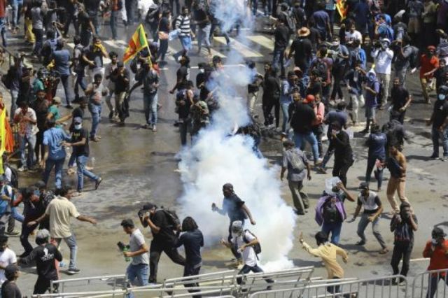 El Gobierno de Sri Lanka se tambalea tras protestas