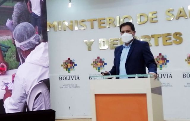Ministro Auza niega persecución política contra Larrea y dice que éste se victimiza
