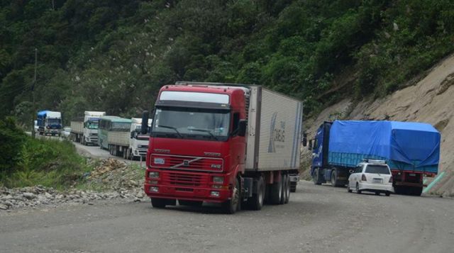 Crisis económica reúne de emergencia al transporte