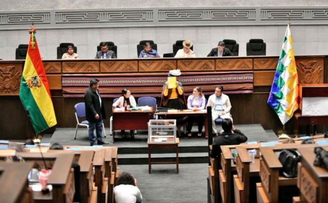 Criterio de un tribunal genera controversia en la designación del Defensor