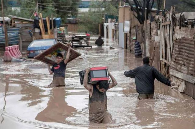 Tormentas en Chile aíslan a mil 800 personas