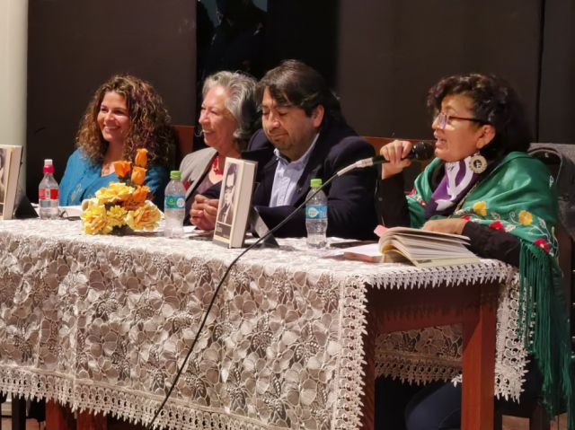 Momento de alegría ante una intervención de la niñez presente.