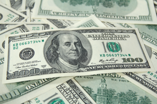 El dólar paralelo de Argentina alcanza los 300 pesos, su máximo histórico