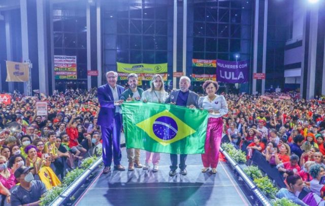 manifestación de apoyo a la candidatura del expresidente Lula da Silva para volver a ocupar la Presidencia, por una alianza de su Partido de los Trabajadores (PT) con el Partido So