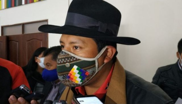 Quispe dice estar a favor del Gobierno