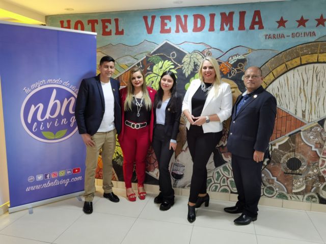 Lorgio Sivila, Mariela Morales, Arlen Sivila, Verónica Navajas y Fernando Dávila, antes de iniciar el gran evento.