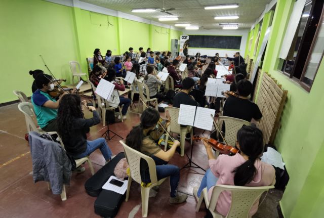 Cerca de 50 ejecutantes avanzados en la Orquesta Infantil.