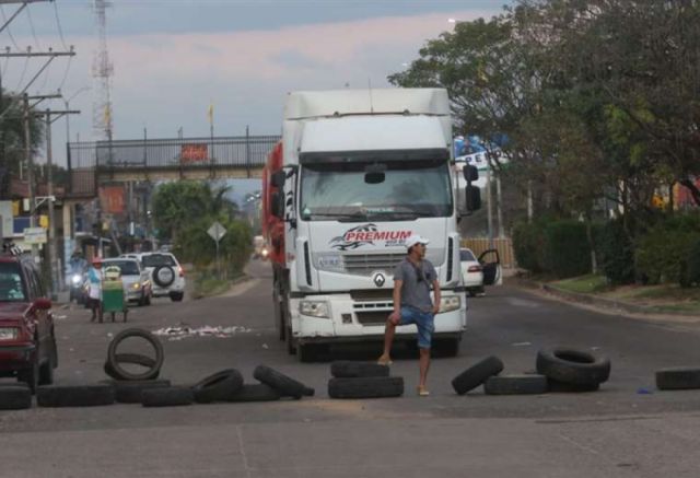 Auza advierte  descuentos a médicos que  acaten paro en Santa Cruz