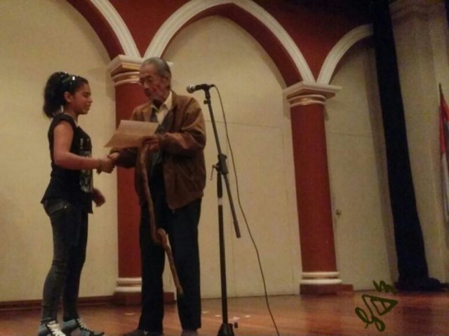 Luis Aldana en reconocimiento.