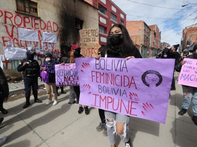 Comisión que revisó feminicidios no  detalla resultados y niega información 