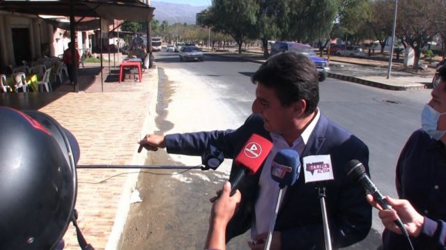 Alcaldía demuele aceras ilegales en barrio Aeropuerto