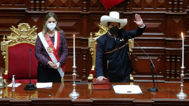 Un año de Castillo en Perú: crisis, sospechas y traiciones