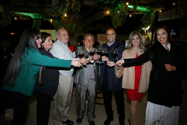 Yeny Rodríguez, Mercedes Rojas, Yerco Sfarcich, Antonio Vilte, Virgilio Ávila, Fabiana Paz y Mariana Zamora.