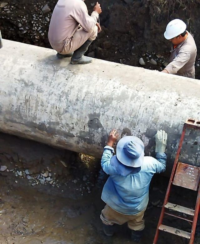 Tarija: Realizan limpieza al sistema de riego de San Jacinto